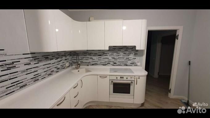 Кухонный гарнитур с встраиваемой техникой