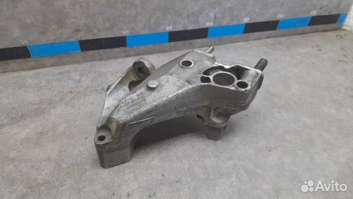 Кронштейн двигателя правый Skoda Octavia A4 1.6