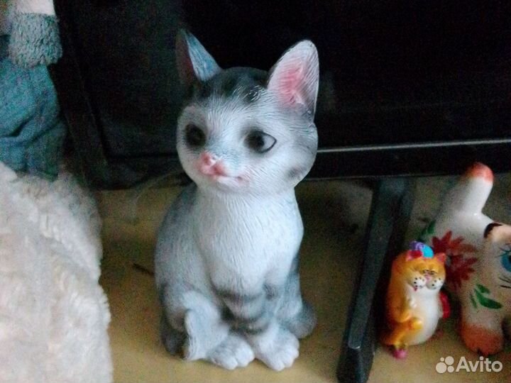 Статуэтка кошка