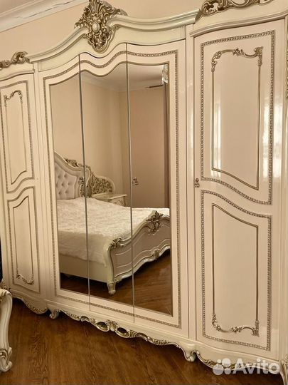 Спальный гарнитур