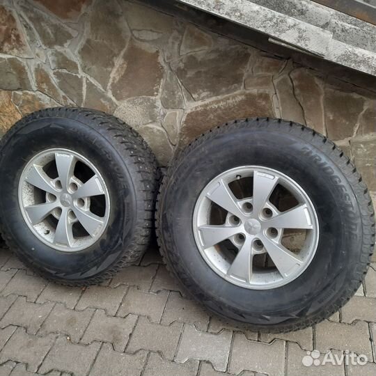Зимние шины 265/70R16 bridgestone blizzak SPI