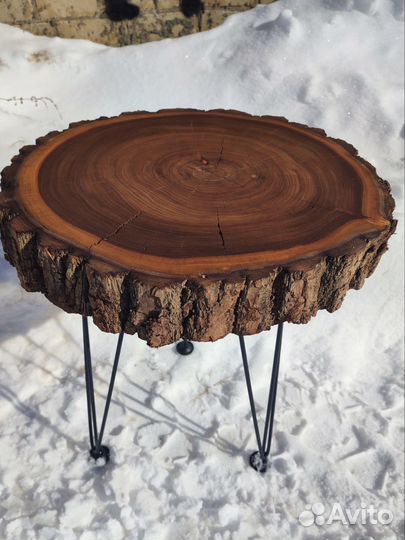 Журнальный столик из массива дерева