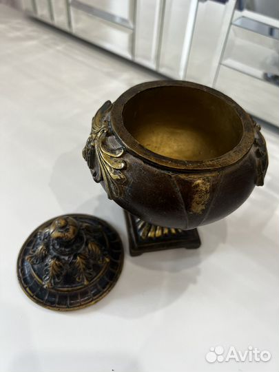 Деревянная шкатулка резная