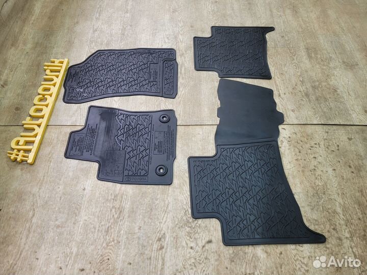 Коврики в салон Toyota Hilux 8 (2015-н.в) оригинал