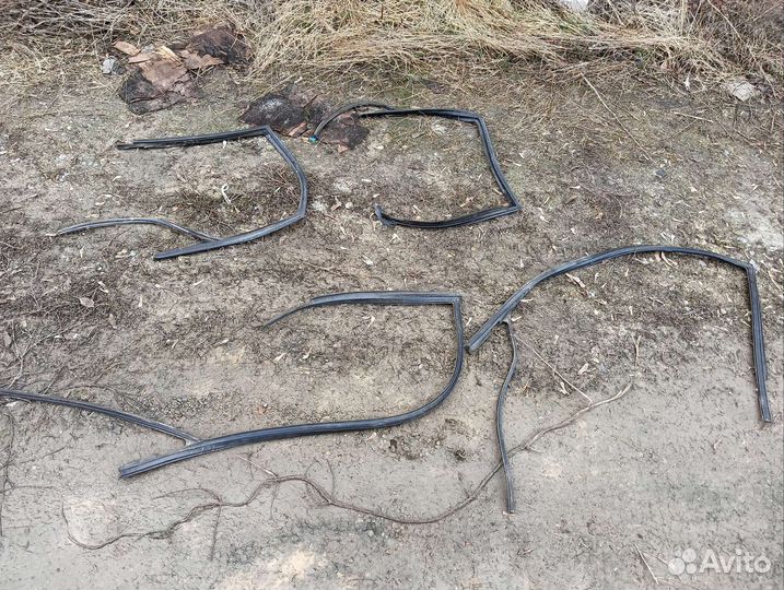 Уплотнительные резинки дверей ауди 80