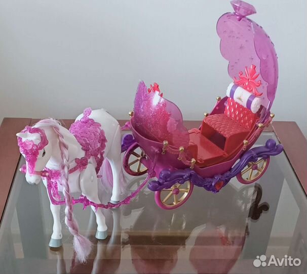 Карета с лошадью