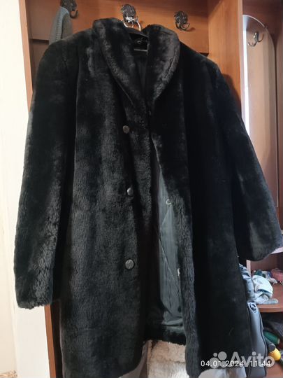 Шуба цигейковая женская и мужской полушубок