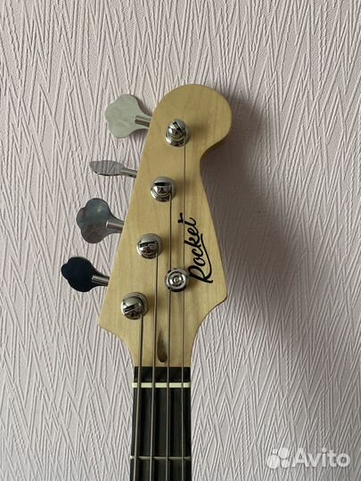 Бас гитара Rocket