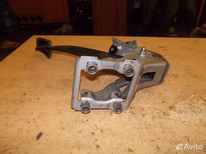 Педаль тормоза (Kia Sportage)