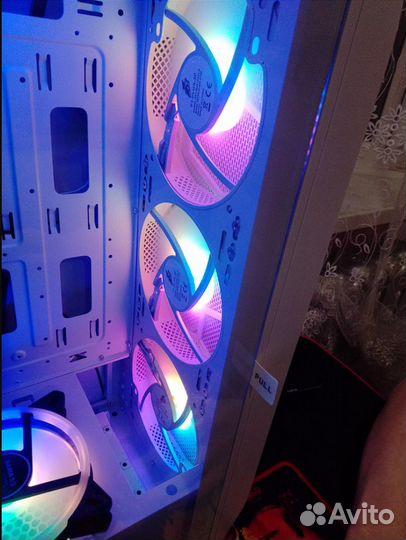 4 Корпусных вентилятора 140мм и комбинатор 4pin