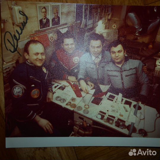 Фотографии космонавтов с автографами