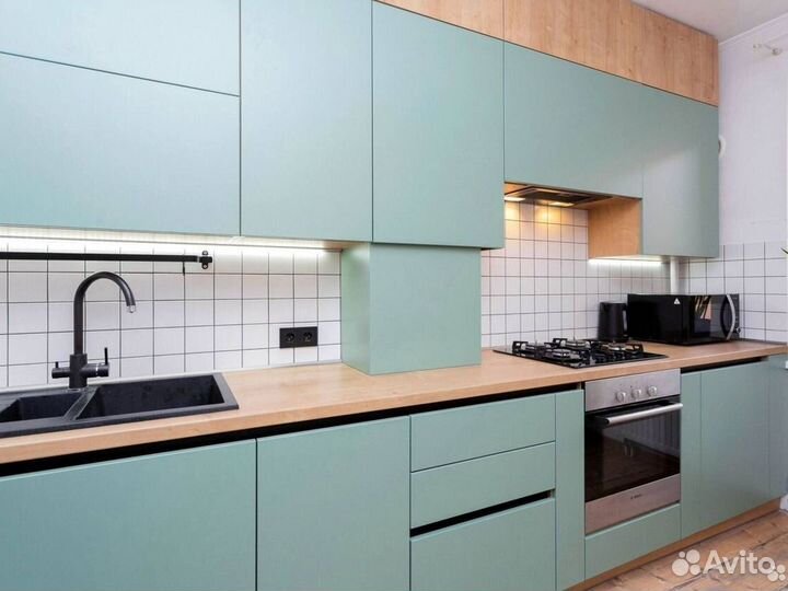 Уютный кухонный гарнитур в современном стиле