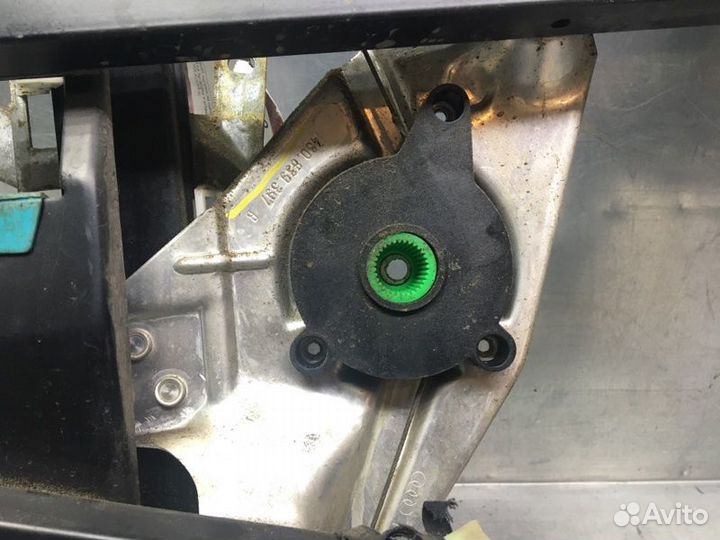 Уплотнитель стекла двери Audi A6 C5 1997-2004