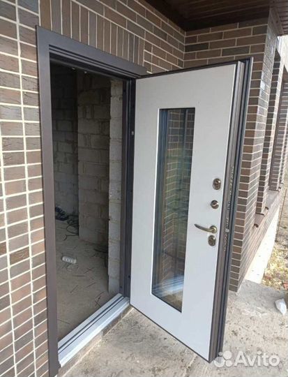 Дверь входная с терморазрывом и стеклопакетом