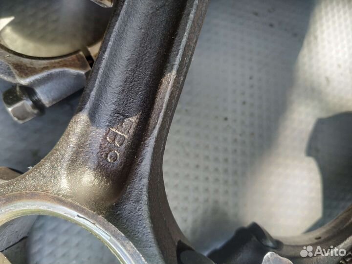 Поршень с шатуном Мазда 626