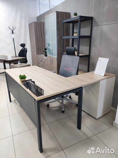 Стол компьютерный