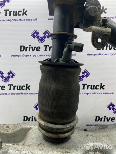 Подушка кабины в сборе с кронштейном задняя левая