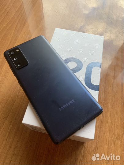 Телефон Samsung s20fe
