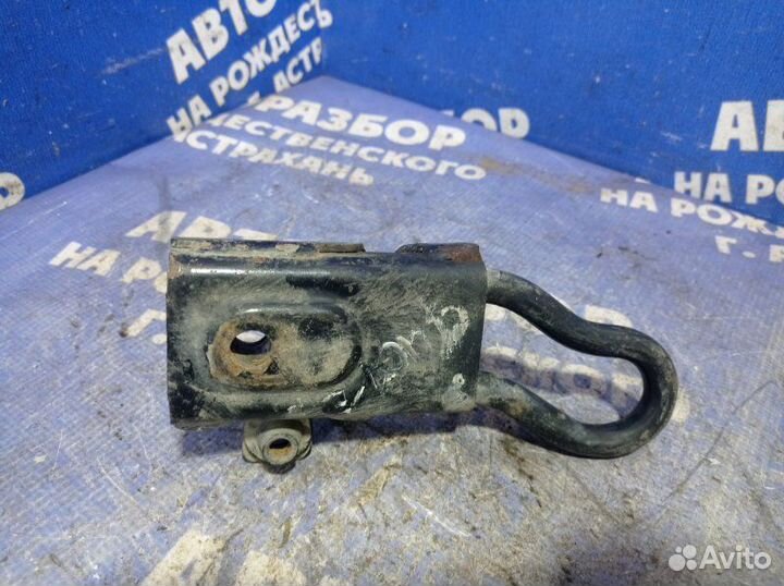 Буксировочный крюк Renault Duster кроссовер 2015