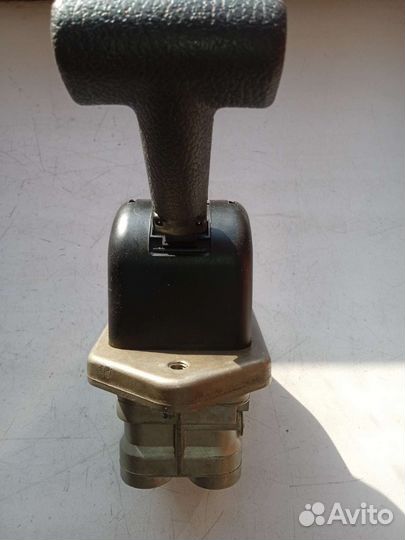 Кран ручного тормоза DAF