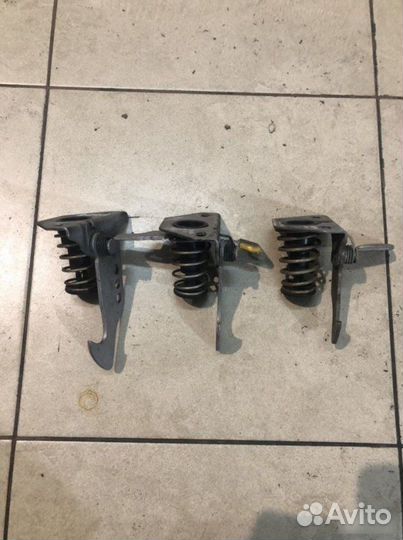 Крюк капота Bmw 3 E90