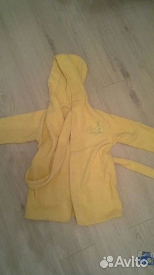 Продам халат махровый 2-4 года