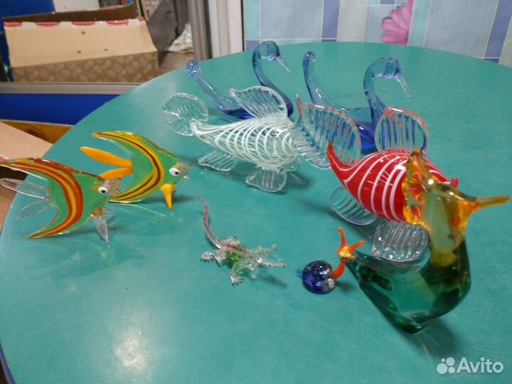 Фигурки из цветного стекла