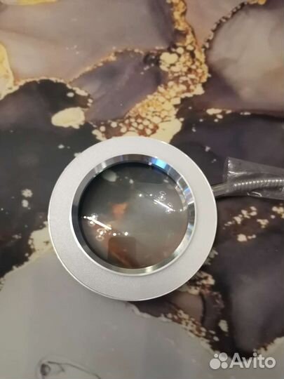 Лампа с лупой