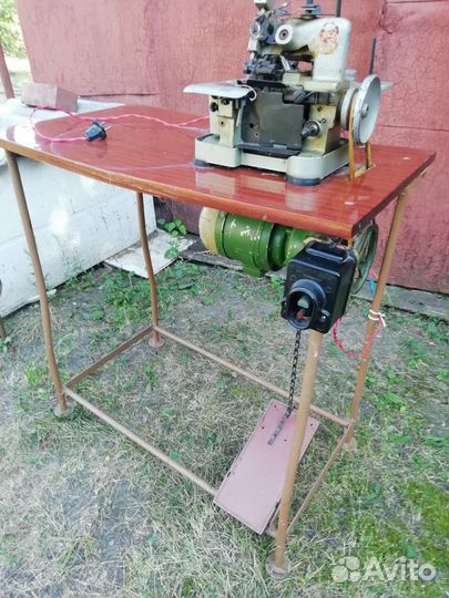 Промышленный оверлок 51 класса (на 4 нитки)