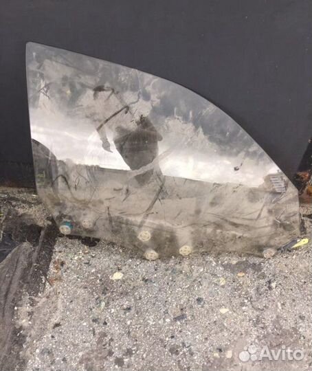 Правое стекло Toyota Mark 2
