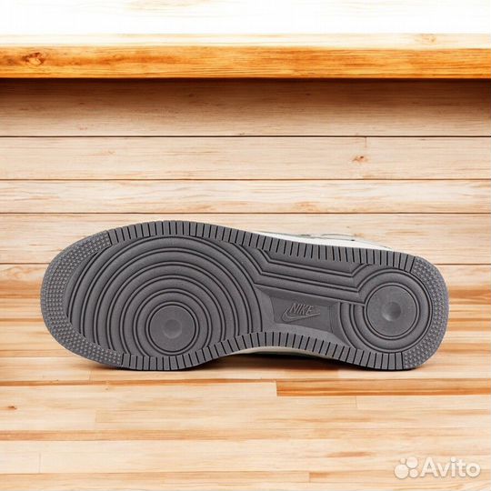 Зимние женские кроссовки Nike Air Force 1 Mid