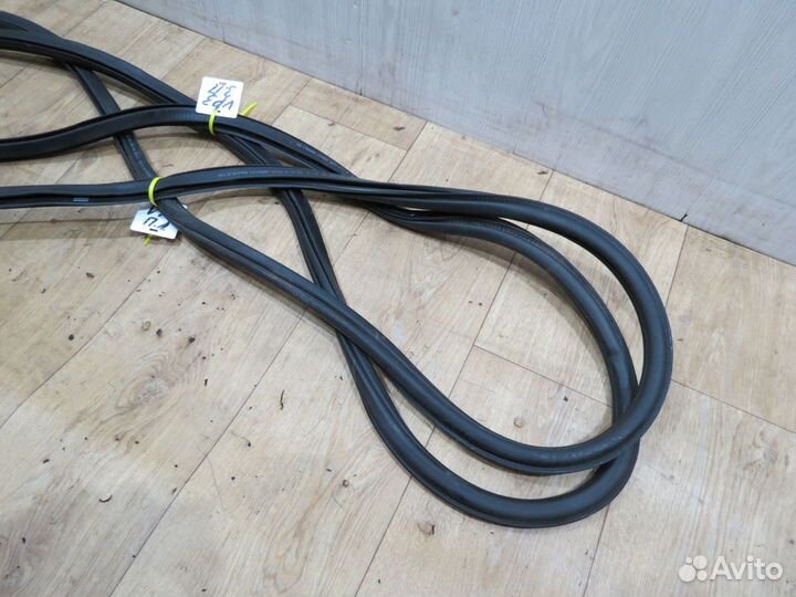 Уплотнитель двери Volkswagen Polo