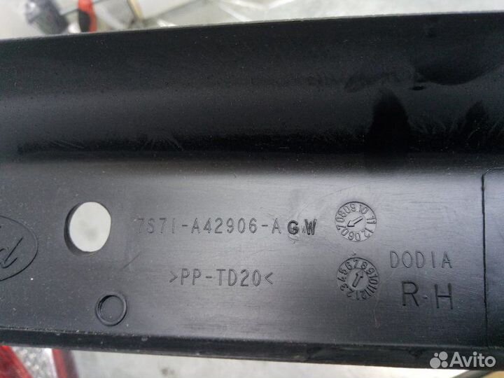 Обшивка двери багажника правая Ford Mondeo 4