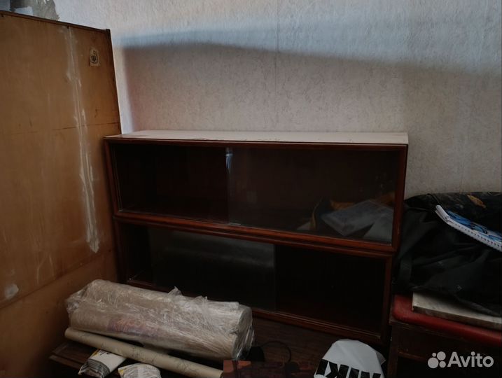 Книжные полки со стеклом