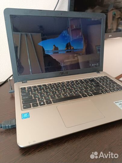 Ноутбук asus