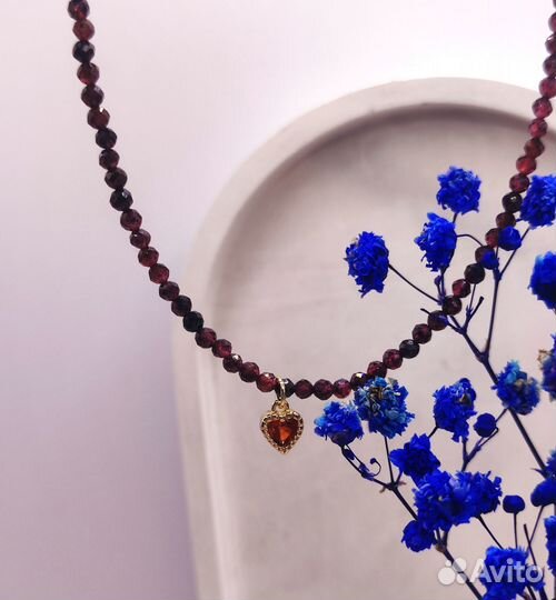 Чокер ручной работы с гранатом и подвеской