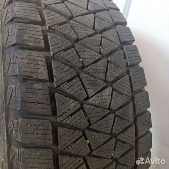 Bridgestone Blizzak DM-V2 225/65 R17