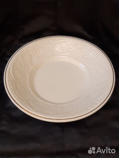 Блюдо с рельефным рисунком. Винтаж. зик