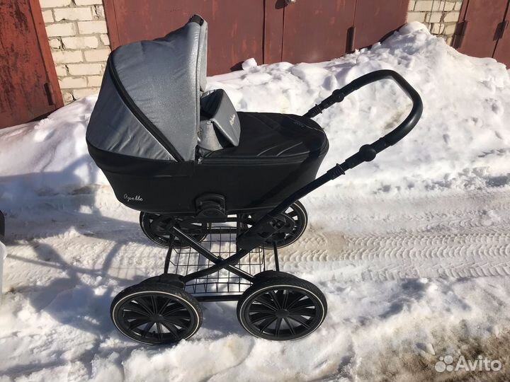 Прогулочная коляска с надувными колесами люлька