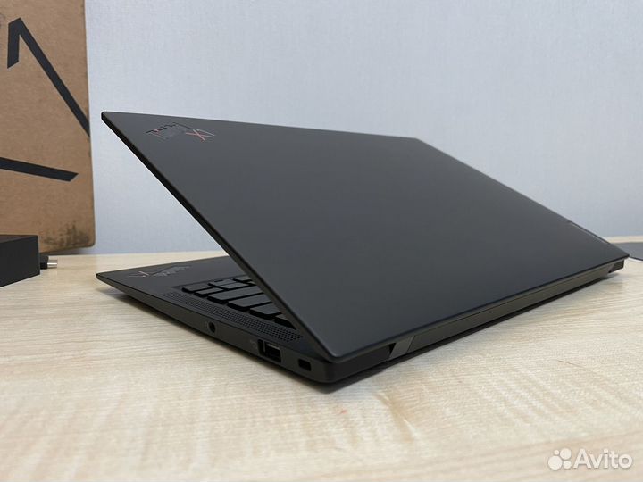 Ультраьук Lenovo X1 Carbon Gen 9 - i7 / 16G / 1Tb