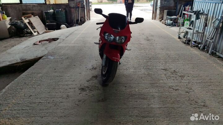 Продам honda cbr 900rr