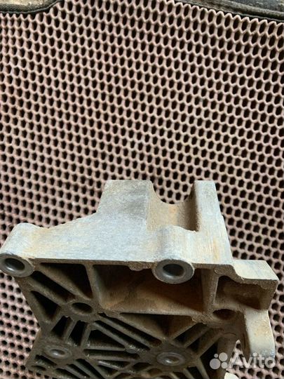 Кронштейн генератора Nissan Almera N16 QG15DE 2005