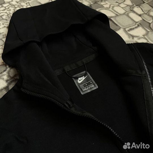 Nike Tech Fleece (черная)