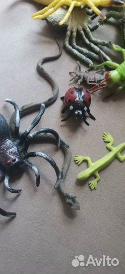 Игрушки животные насекомые
