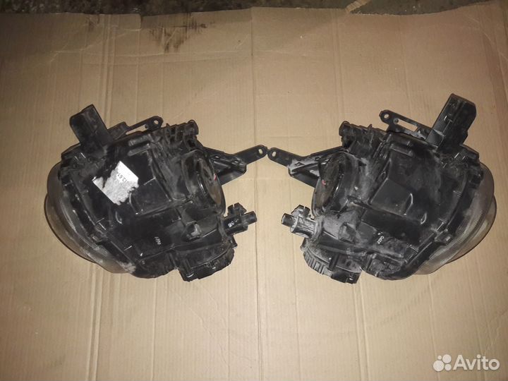 Правая фара Nissan Juke