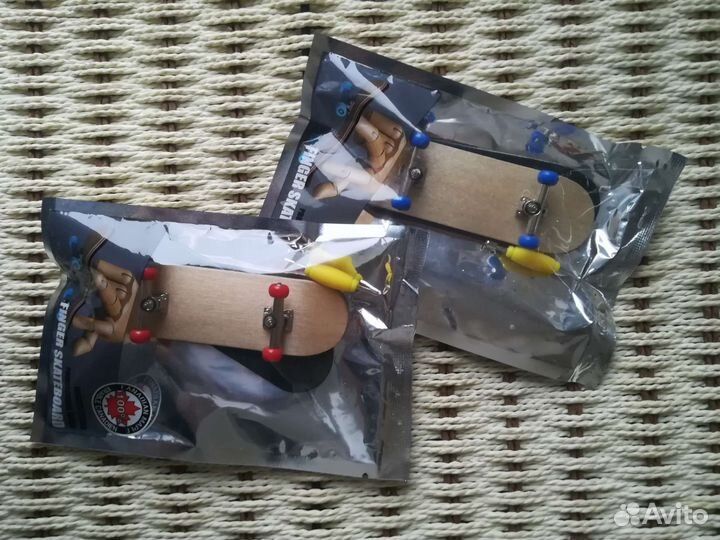 Фингерборд из дерева с подшипниками