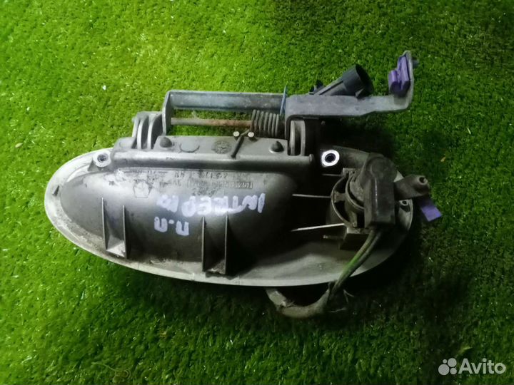 Ручка передняя правая Chrysler Intrepid 2
