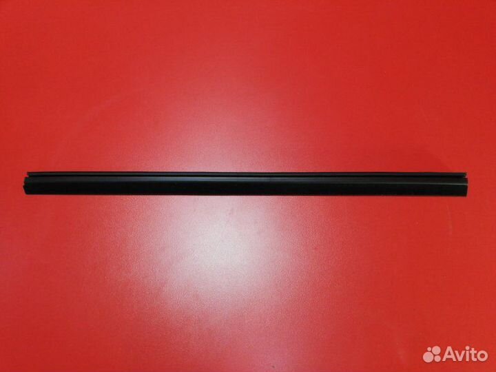 Молдинг стекла двери внешний задний правый Ford