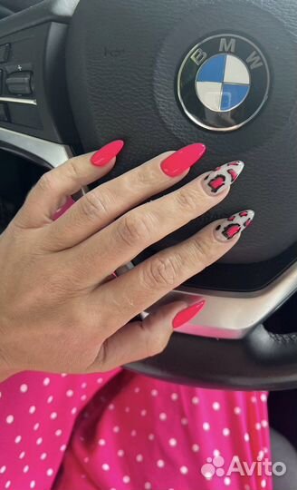 Маникюр, педикюр, наращивание ногтей