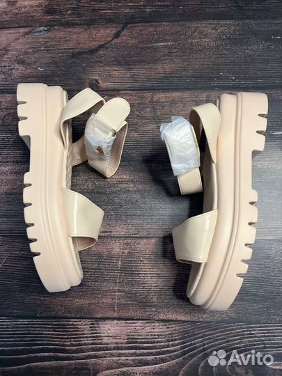 Сандалии женские 39 размер